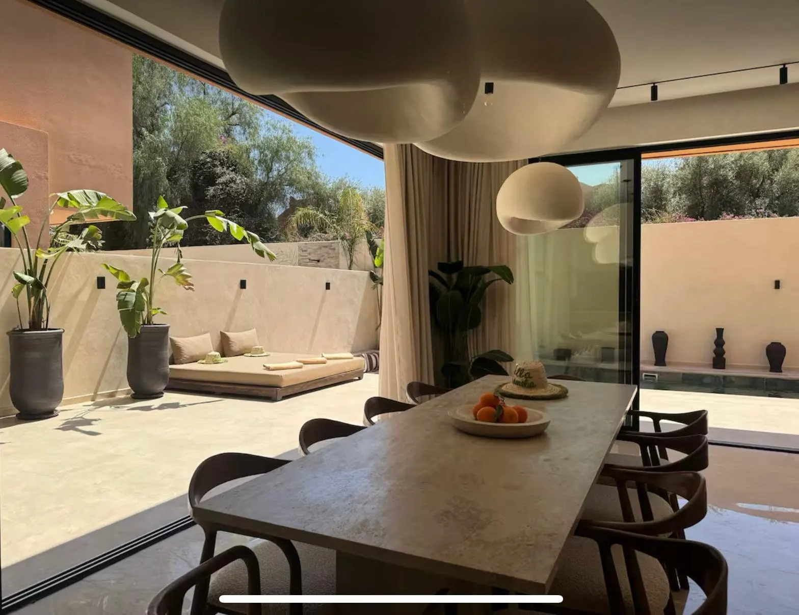 Villa Camille — la façade et l'entrée (route de l'Ourika, Marrakech)
