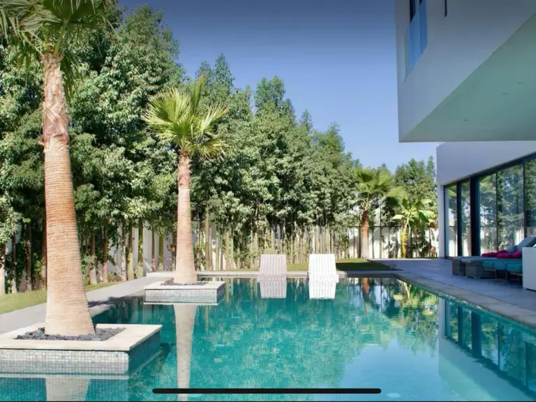 Villa Perle — la piscine et la terrasse (golf Amelkis, Marrakech)