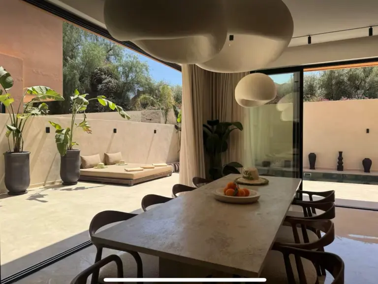 Villa Camille — la façade et l'entrée (route de l'Ourika, Marrakech)
