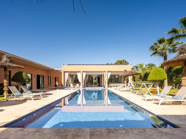 Villa Jazzy — la salle à manger (route de l'Ourika, Marrakech)