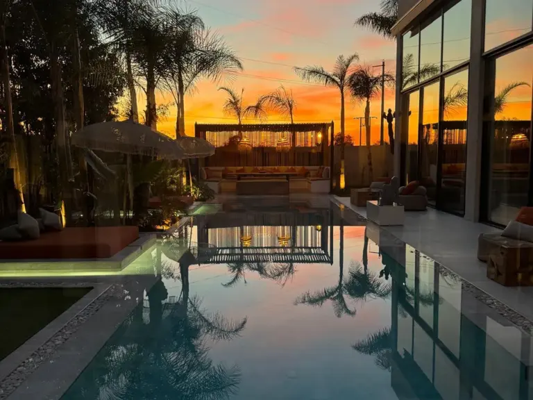 Villa Elégance — la piscine et la terrasse (golf Amelkis, Marrakech)