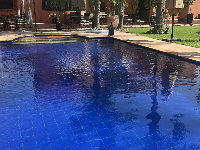 Villa bleue — le salon principal (route de l'Ourika, Marrakech)