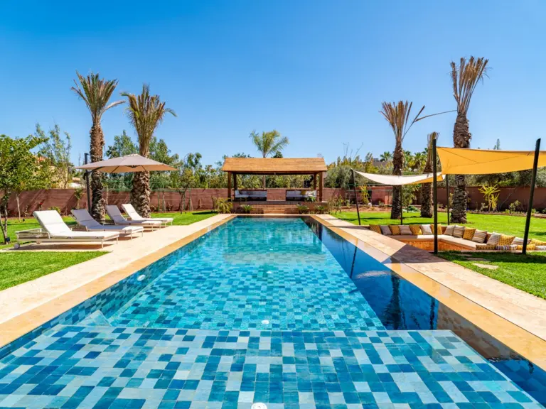 Villa Oasis — le salon principal (route de l'Ourika, Marrakech)
